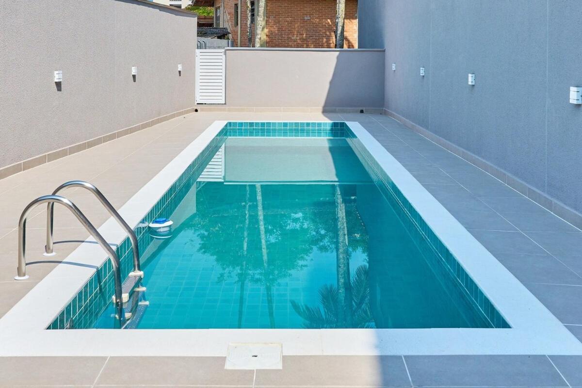 Apartamento Bh28: 1 Quadra D Praia, Ar, Churrasqueira, Piscina Ubatuba